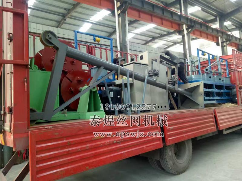 發(fā)往四川成都的連罐拉絲機正在發(fā)貨中