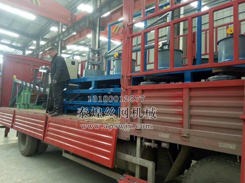 發(fā)往四川成都的連罐拉絲機正在發(fā)貨中